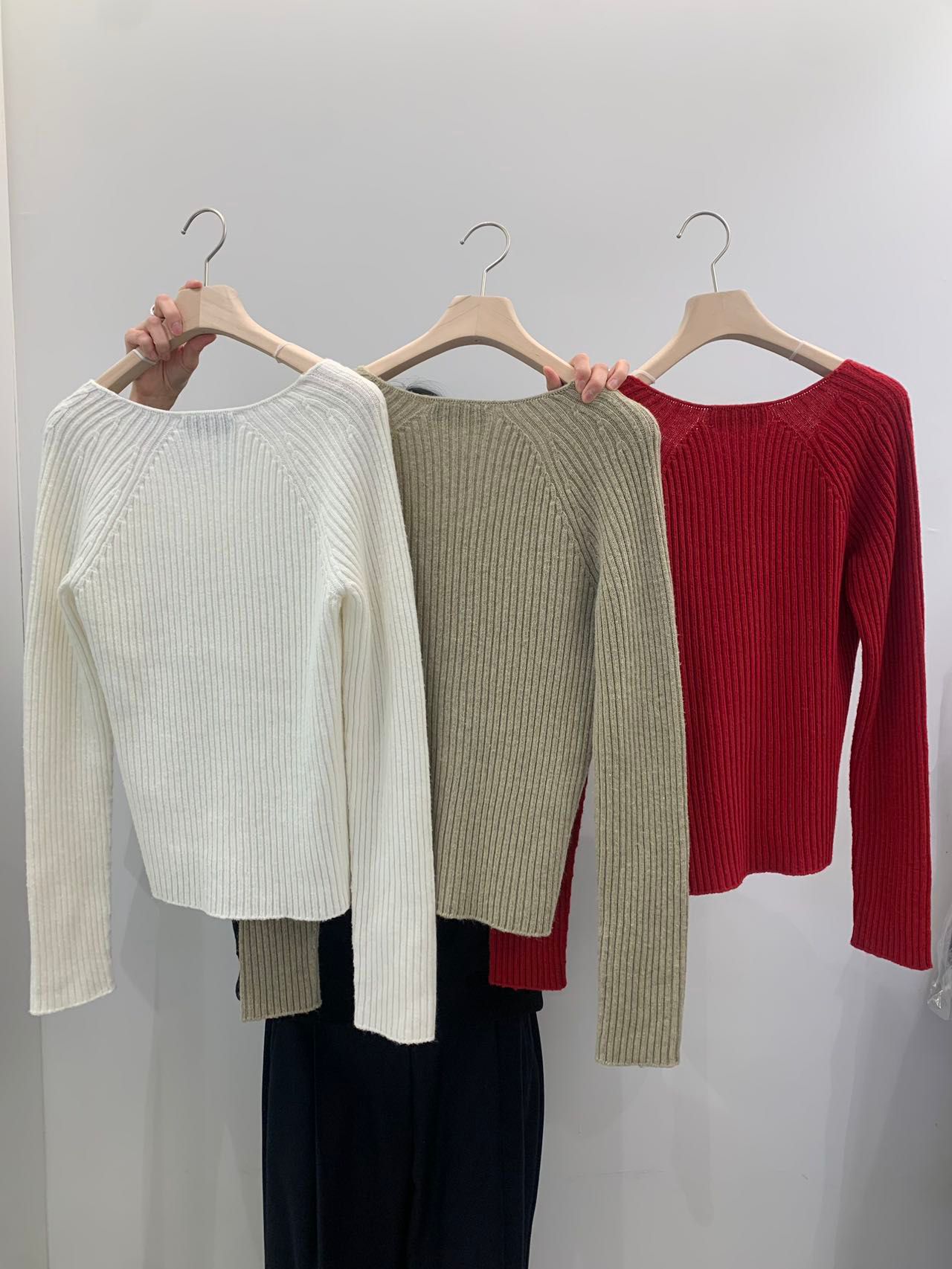 V-neck Long Sleeved Ribbed Knit Sweater *3 Colors