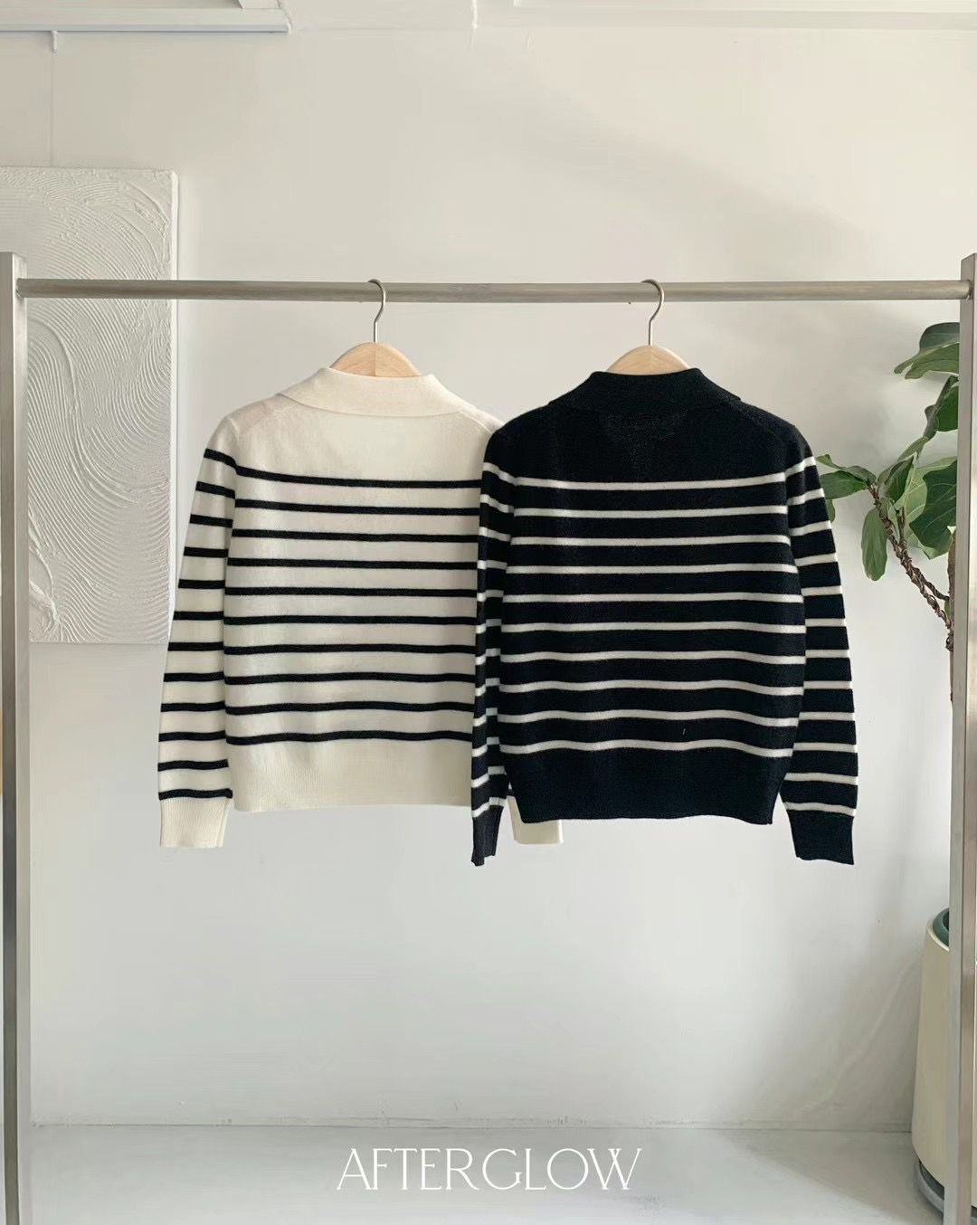 V-neck Striped Collared Knit Pullover *2 Colors