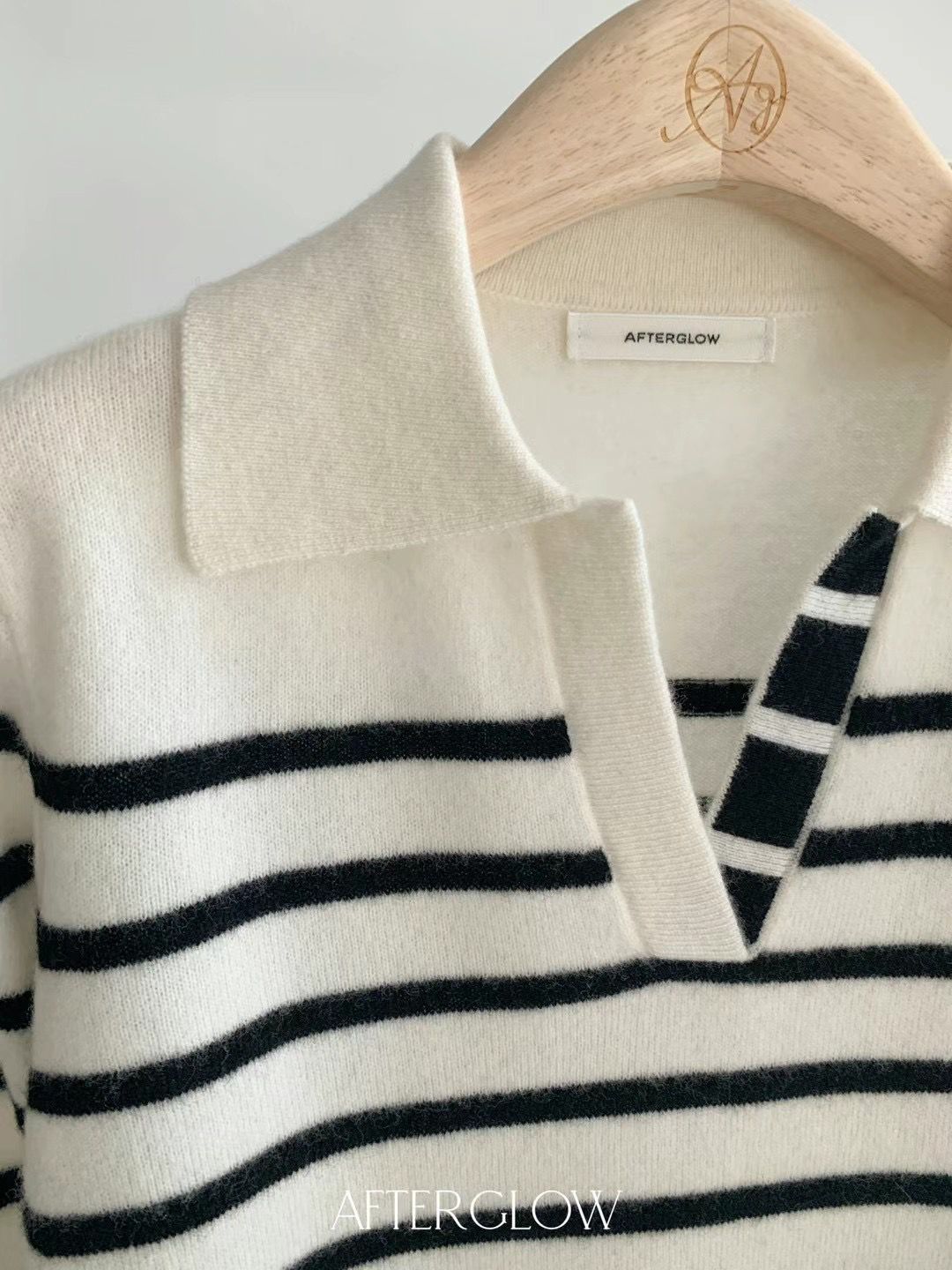 V-neck Striped Collared Knit Pullover *2 Colors