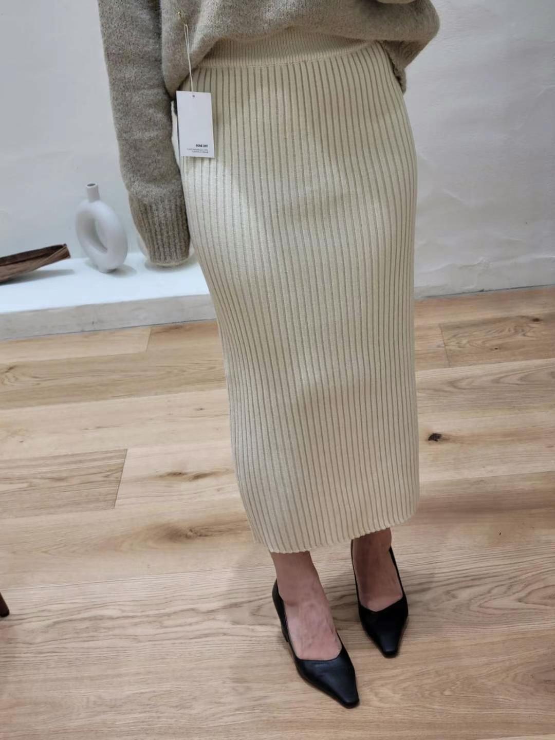 Ribbed Knit Midi Pencil Skirt *2 Colors