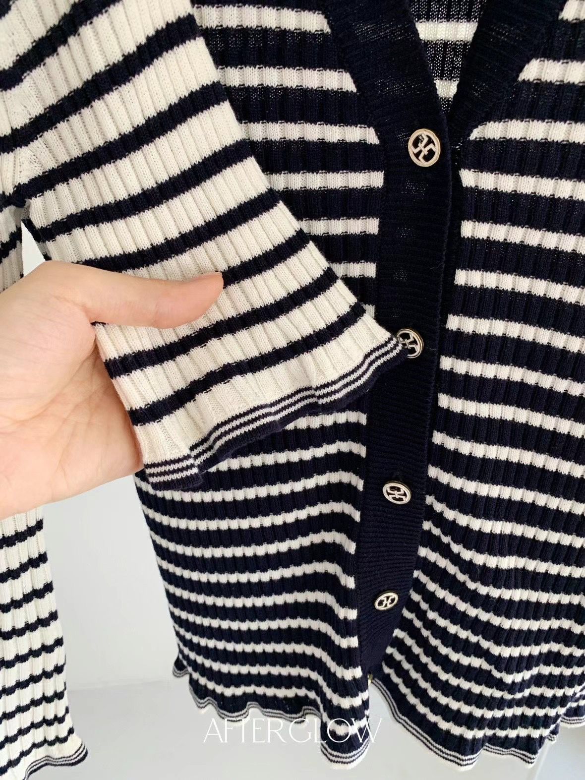 V-neck Striped Knit Cardigan *2 Colors